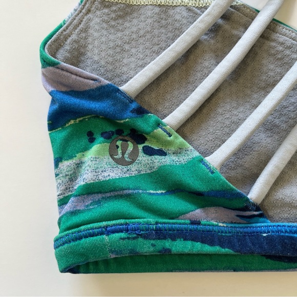 LuluLemon Free to be Wild | size 4 - Picture 4 of 4